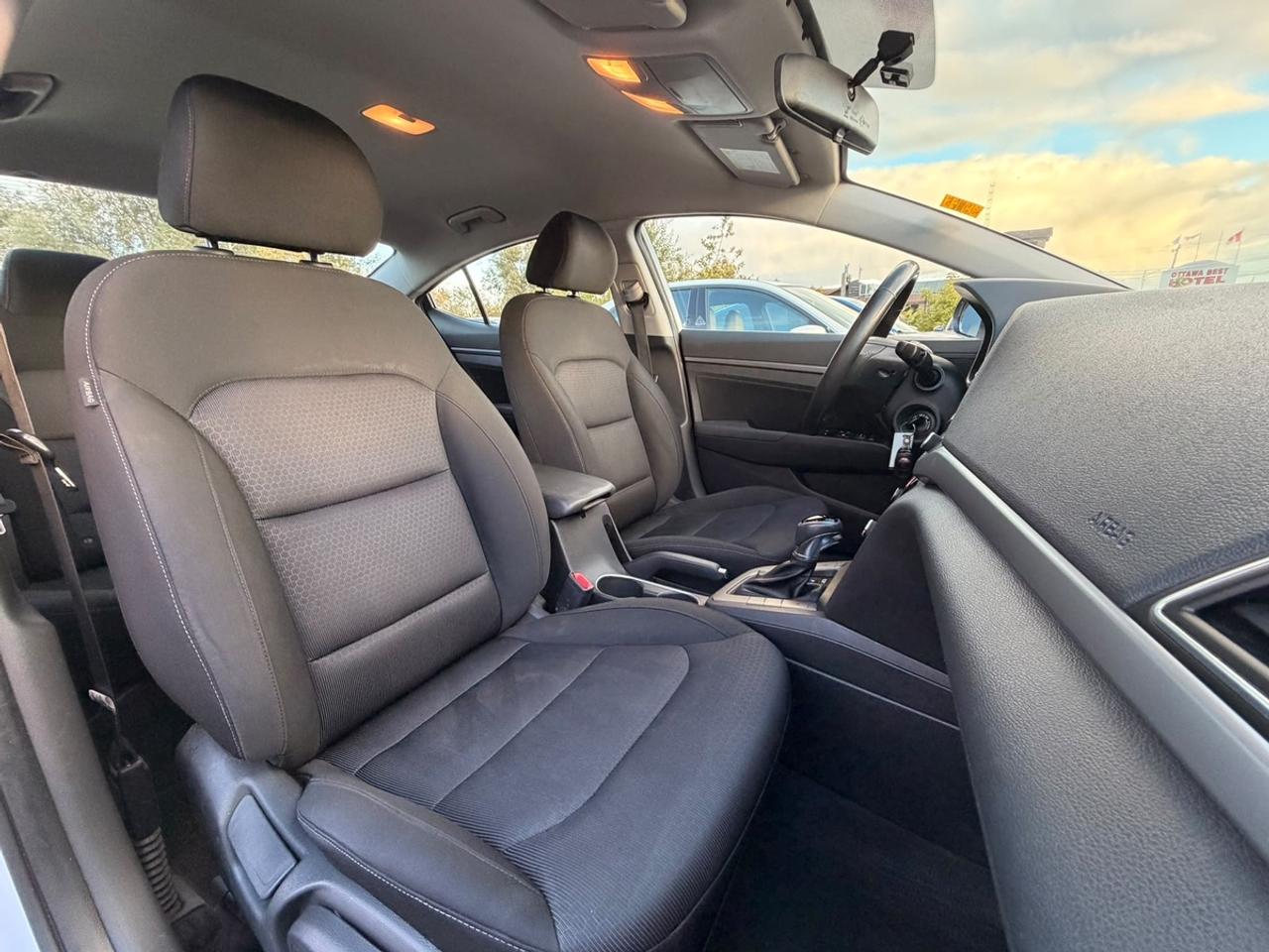 2017 Hyundai Elantra GL Photo