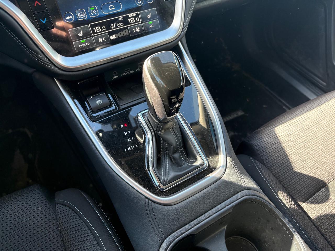 2025 Subaru Outback Touring NO ACCIDENTS!! LOW KMS!! Photo