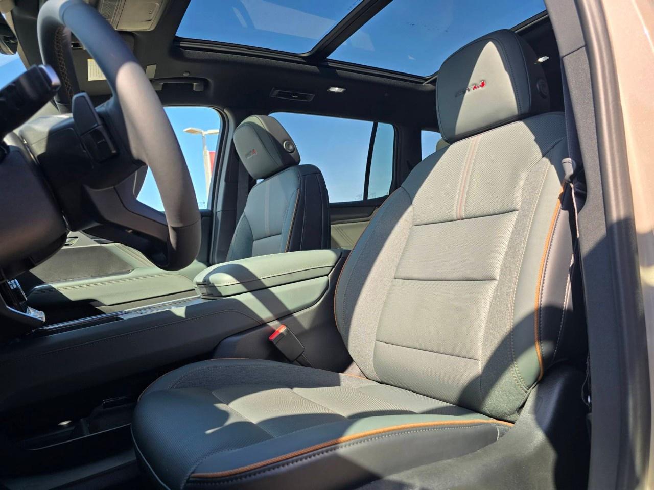 2027 GMC Acadia AWD AT4 Photo3