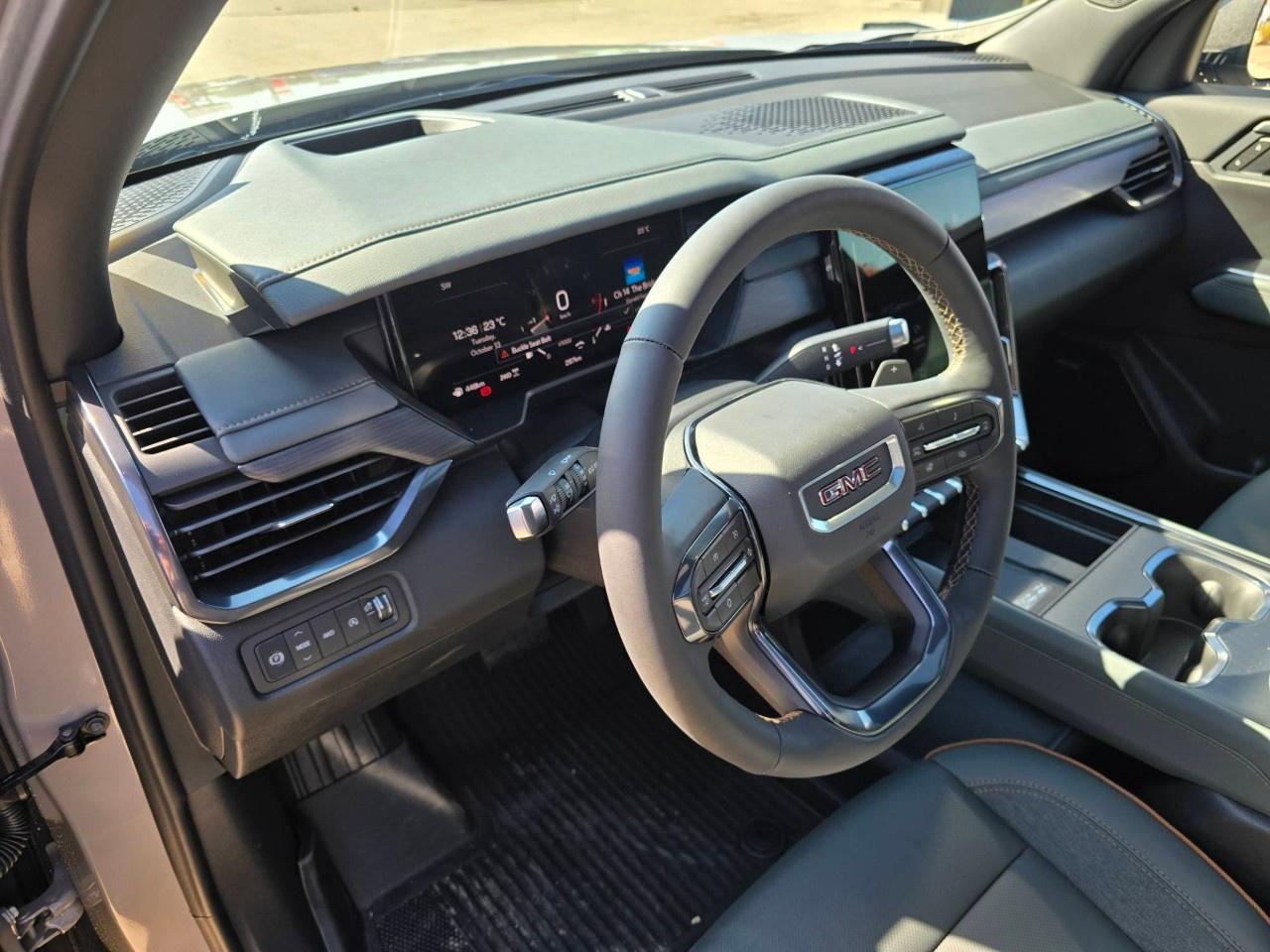 2027 GMC Acadia AWD AT4 Photo4