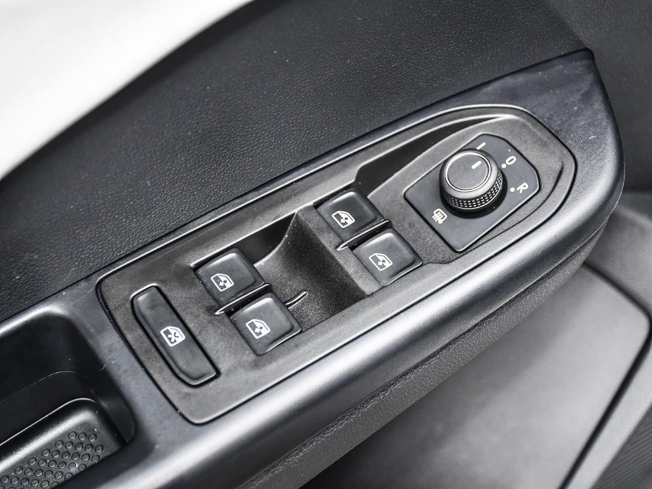 2025 Volkswagen Taos 2025 Volkswagen Taos Comfortline AWD | Heated Front Seats | Heated Steering Wheel | Remote Start | 4MOTION All-Wheel Drive | Former Daily Rental. Photo
