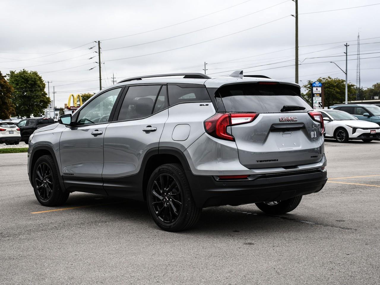 2024 GMC Terrain 2023 GMC Terrain SLE AWD | Elevation Package | Heated Front Seats | Adaptive Cruise Control | Blind Spot Monitoring Photo3