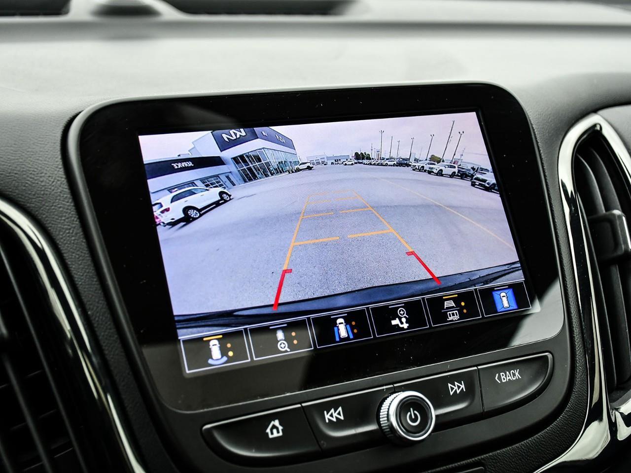 2022 Chevrolet Equinox 2022 Chevrolet Equinox RS AWD | RS Sport Styling | Heated Front Seats | Power Moonroof | Heated Steering Wheel | All-Wheel Drive. Photo