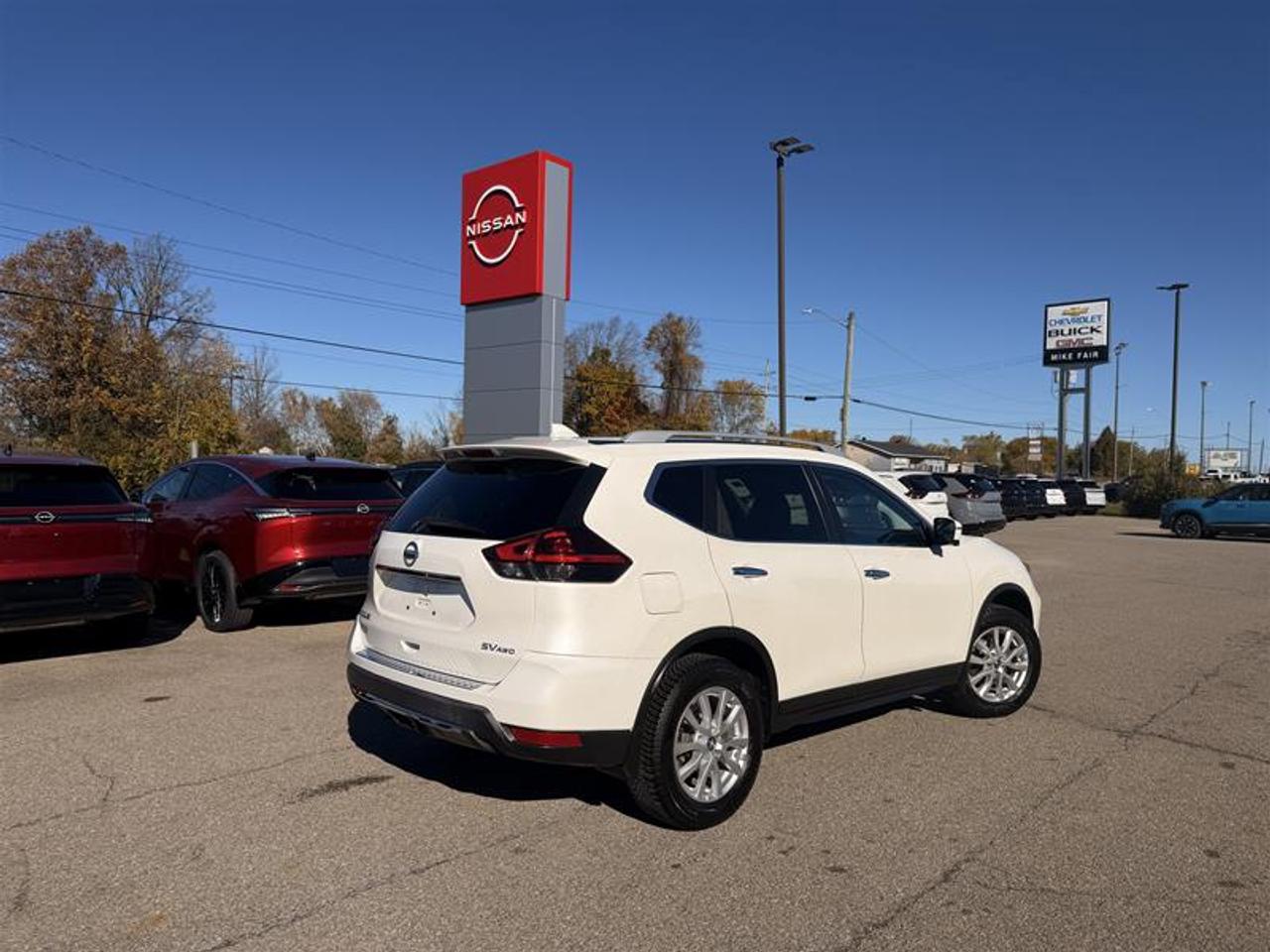 2018 Nissan Rogue SV AWD CVT Photo