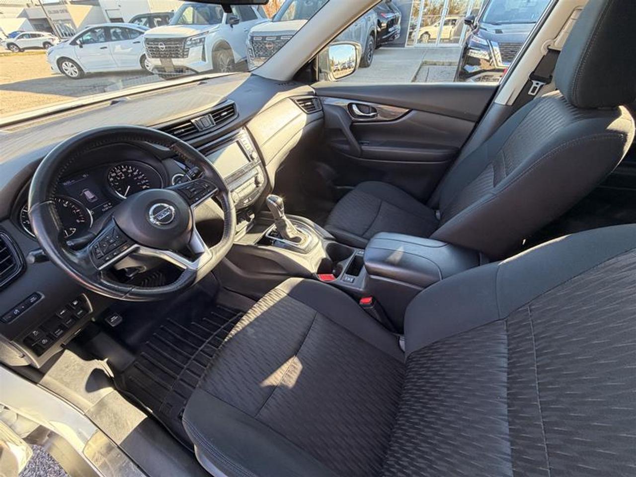 2018 Nissan Rogue SV AWD CVT Photo