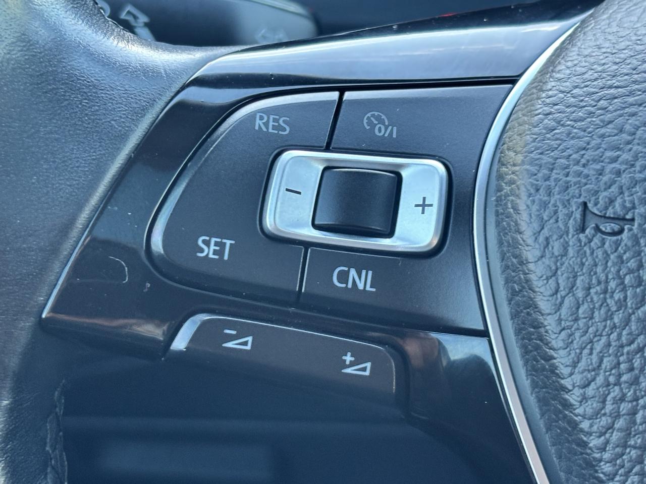 2018 Volkswagen Tiguan Comfortline ** AWD, BSM, CARPLAY ** Photo