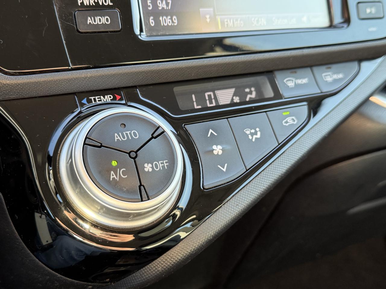 2015 Toyota Prius c 5dr HB Photo