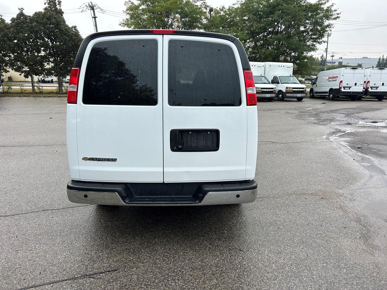 2025 Chevrolet Express LT-12 passenger Photo5