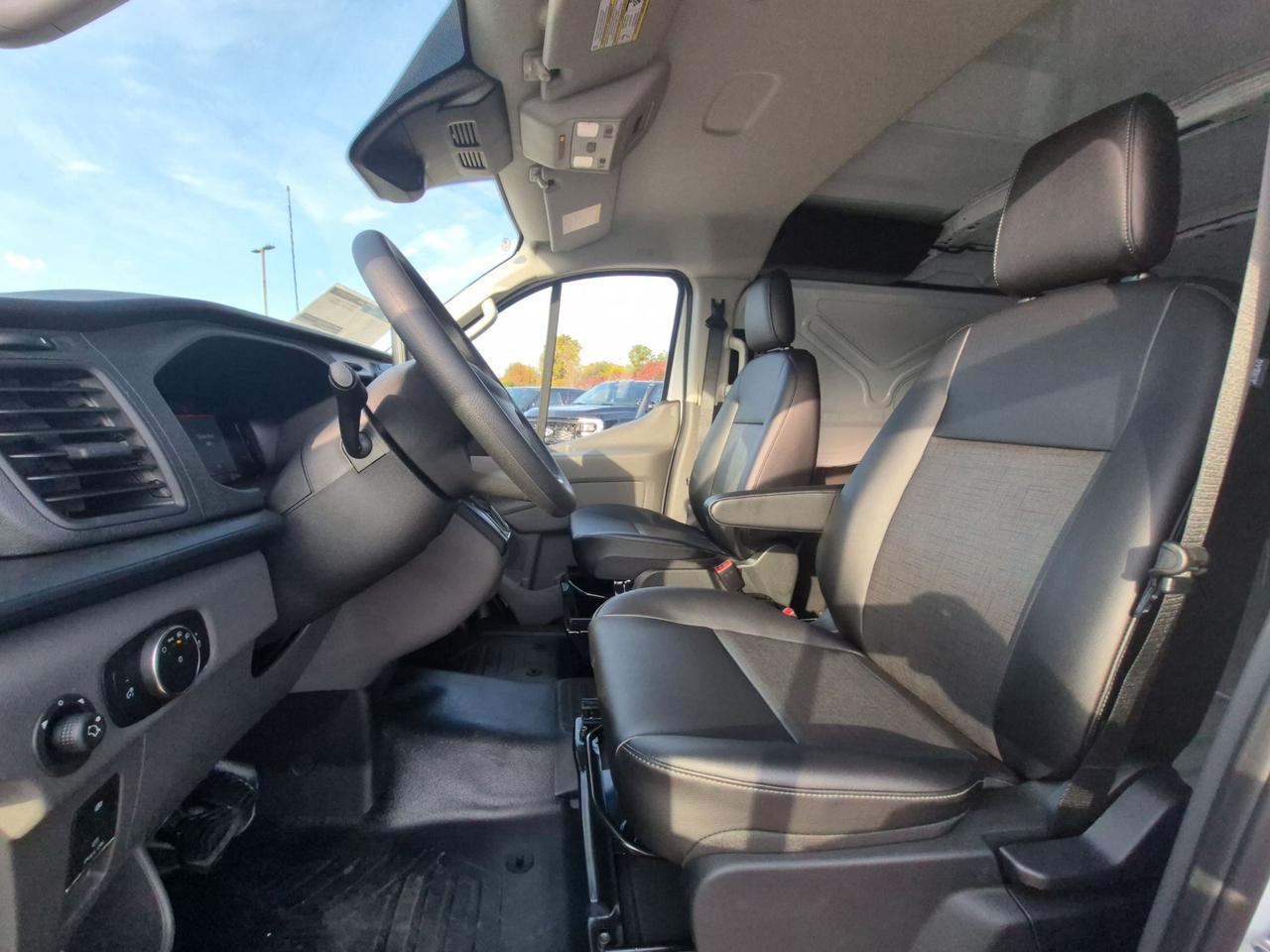 2027 Ford Transit TRANSIT LOW ROOF, RWD, CRUISE CONTROL Photo