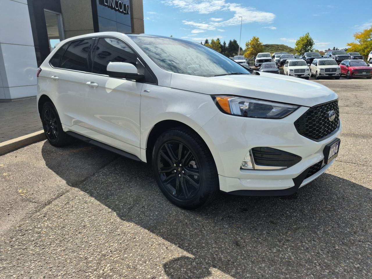 2024 Ford Edge LOCAL TRADE! LOW KM'S! MINT!HEATED WHEEL AND SEATS Photo2