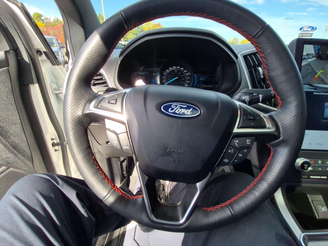 2024 Ford Edge LOCAL TRADE! LOW KM'S! MINT!HEATED WHEEL AND SEATS Photo