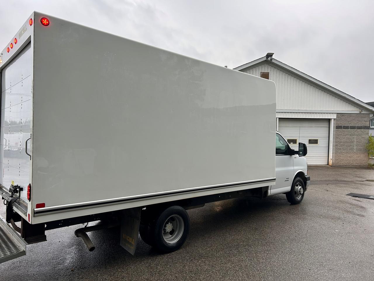 2024 Chevrolet Express Commercial Cutaway 4500-16 foot Photo1