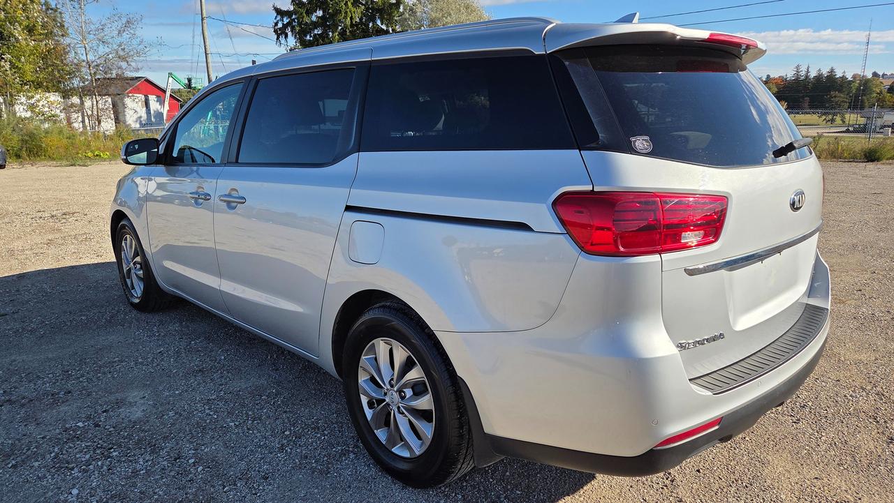 2019 Kia Sedona LX Photo1