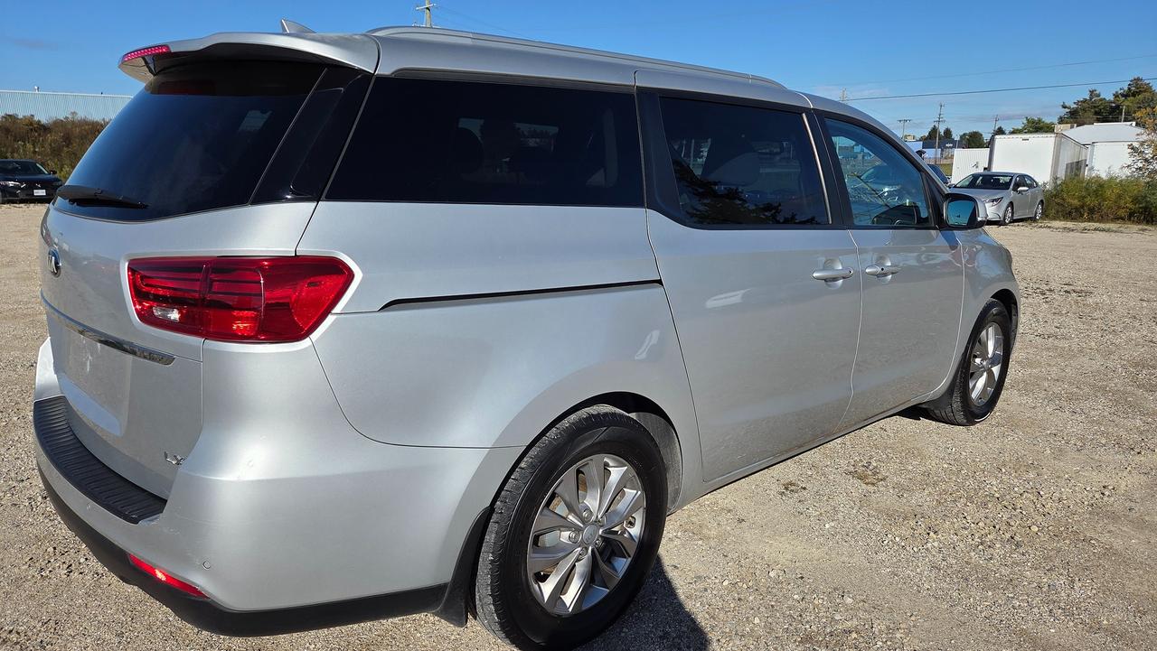 2019 Kia Sedona LX Photo4