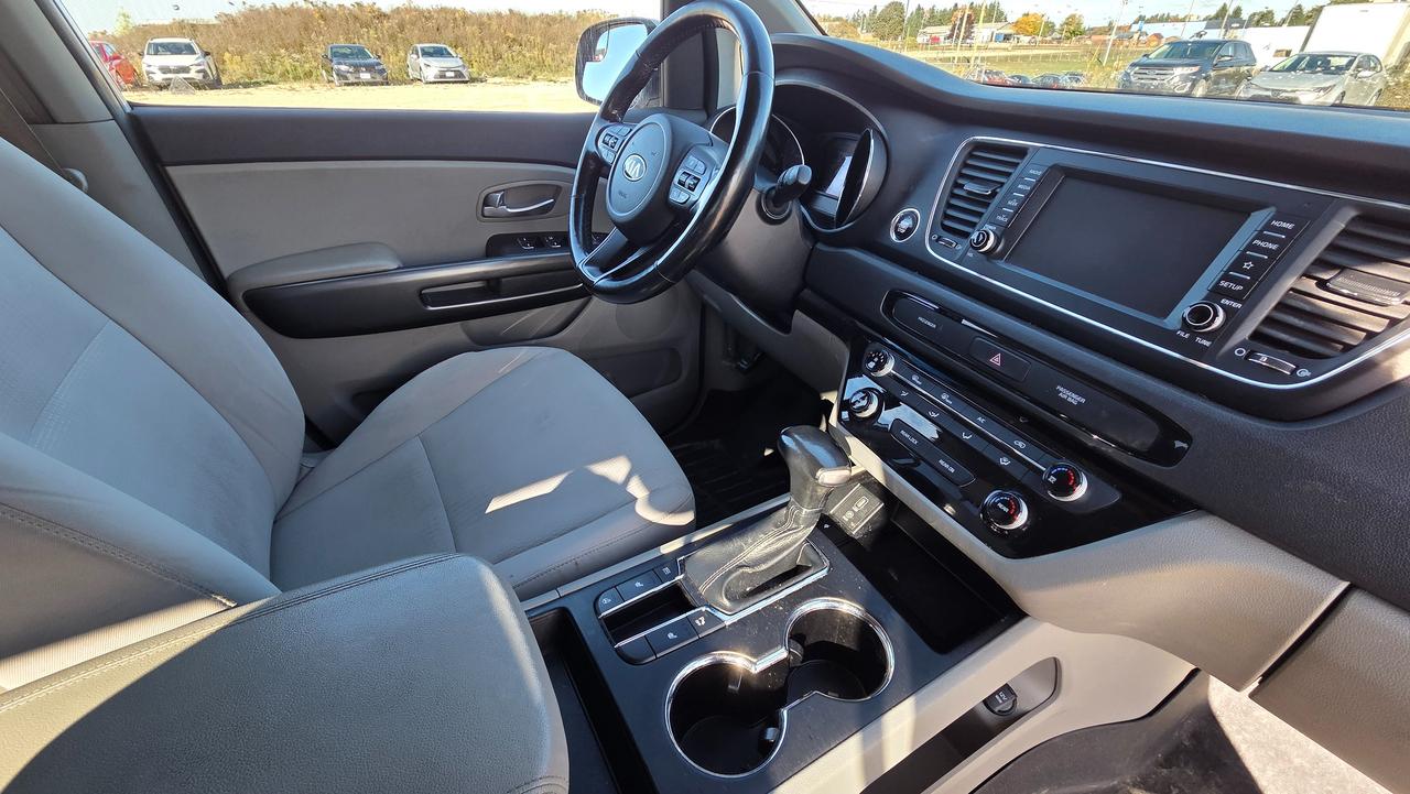 2019 Kia Sedona LX Photo