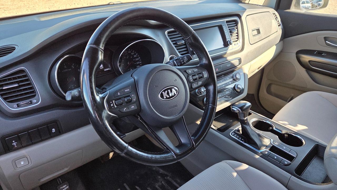 2019 Kia Sedona LX Photo