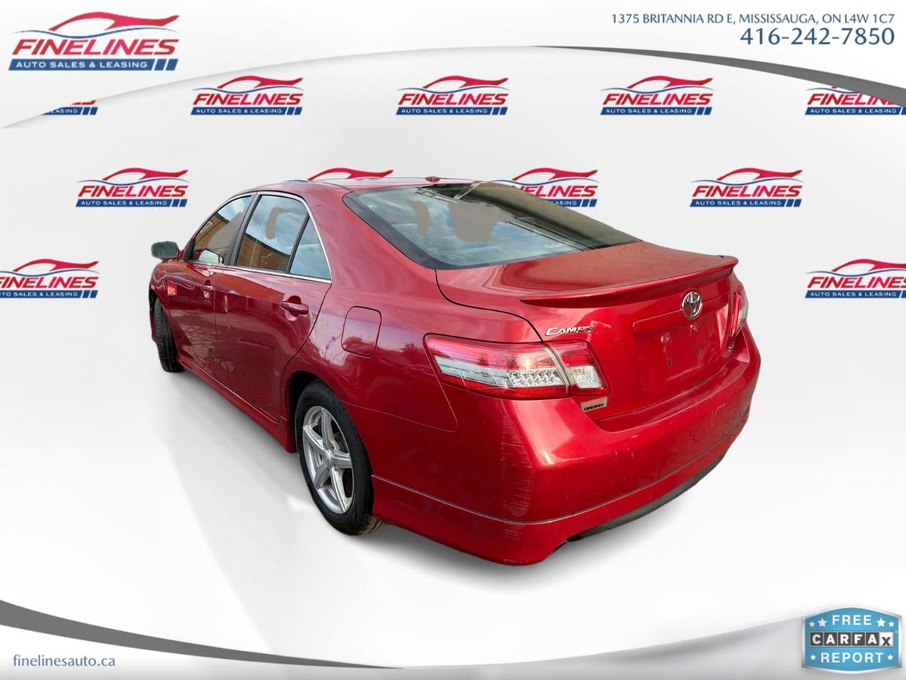 2011 Toyota Camry SE Photo2