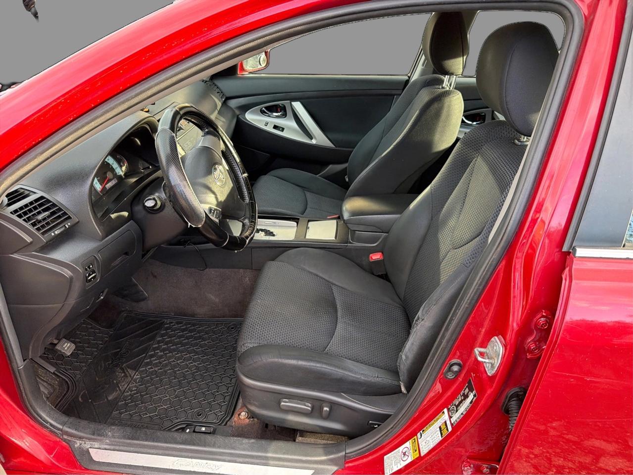 2011 Toyota Camry SE Photo