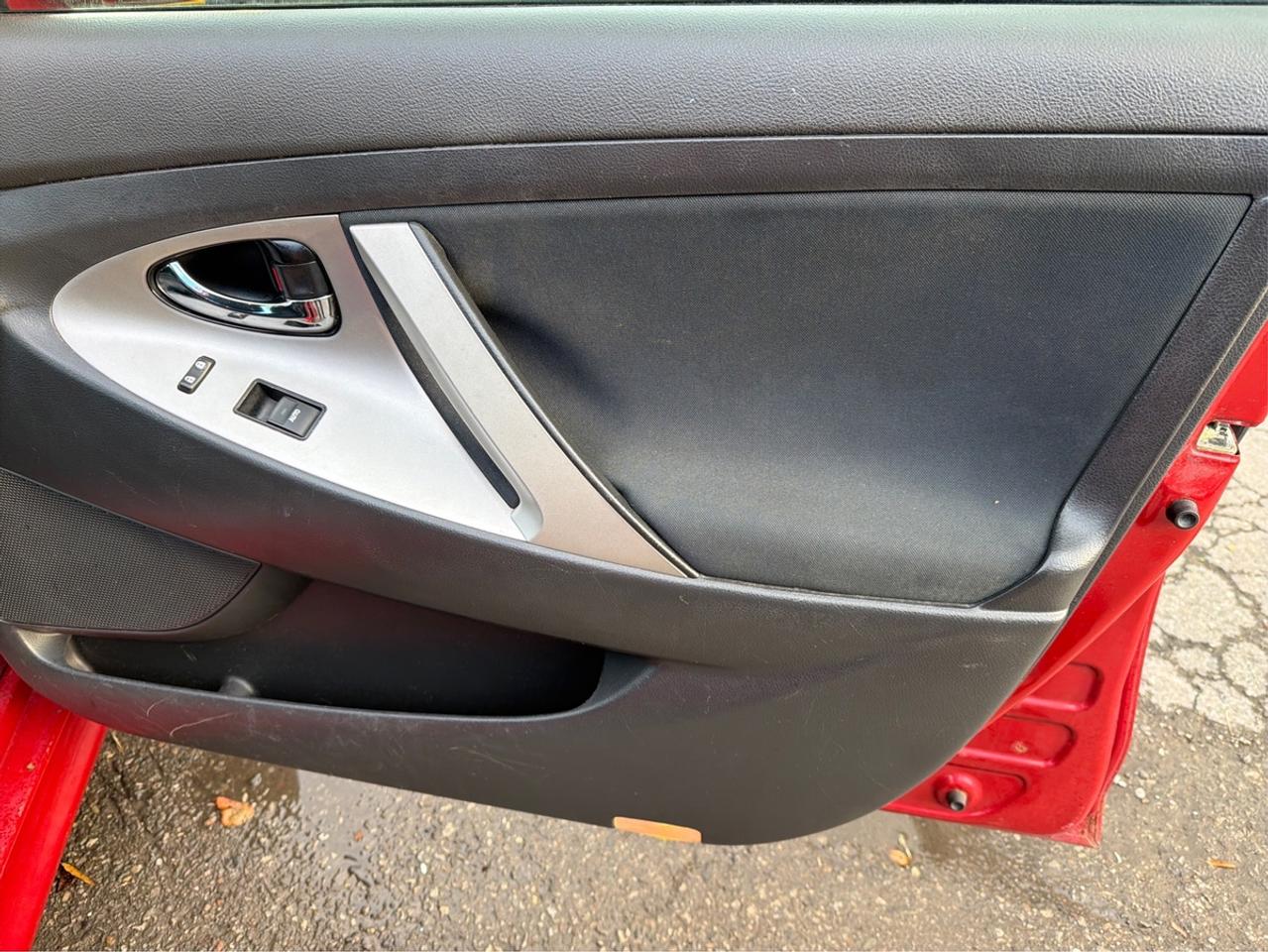 2011 Toyota Camry SE Photo