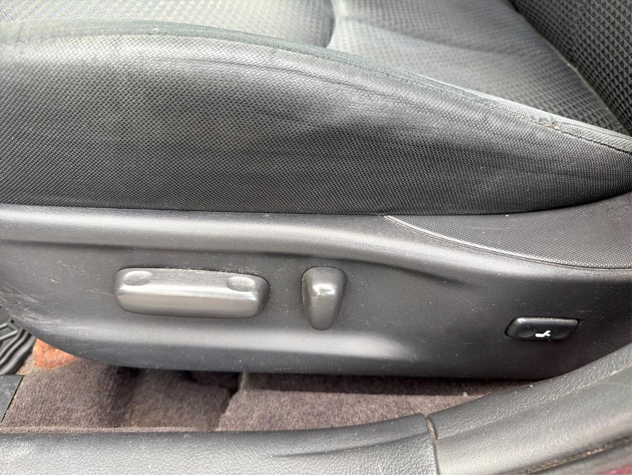 2011 Toyota Camry SE Photo