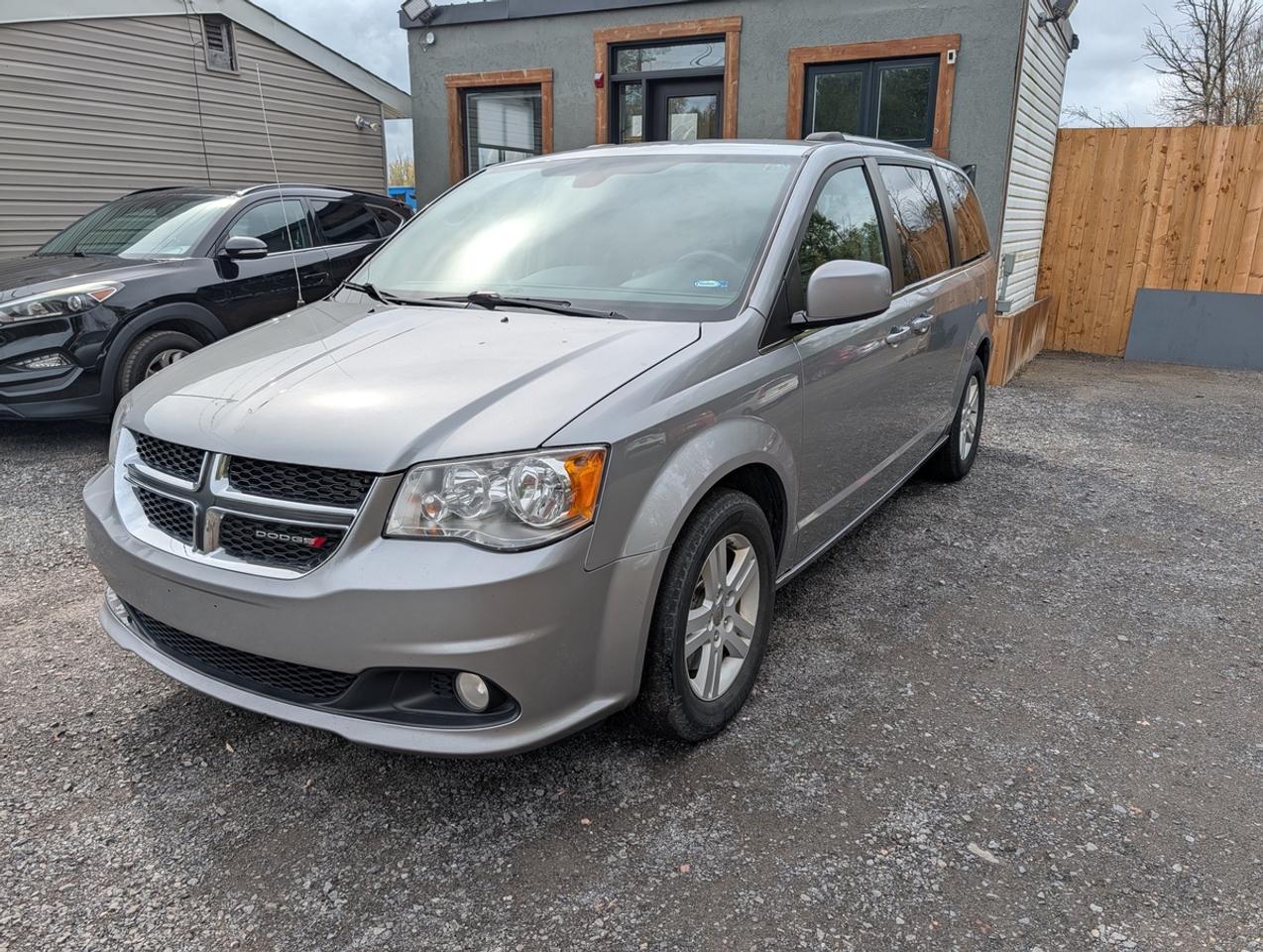 2019 Dodge Grand Caravan SXT Photo1