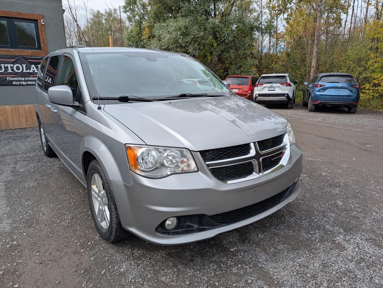 2019 Dodge Grand Caravan SXT Photo2