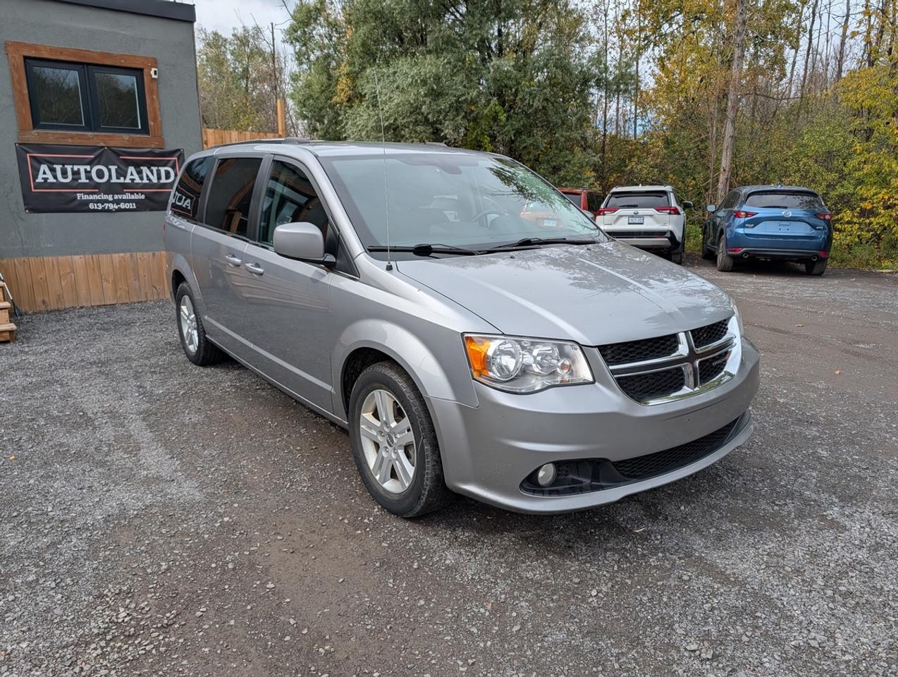 2019 Dodge Grand Caravan SXT Photo3