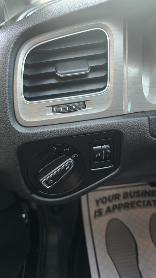 2016 Volkswagen Golf TSI SE Photo