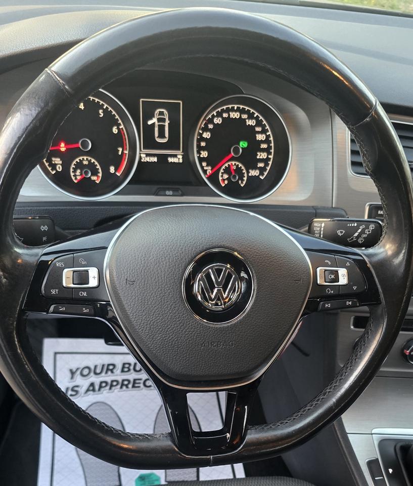 2016 Volkswagen Golf TSI SE Photo