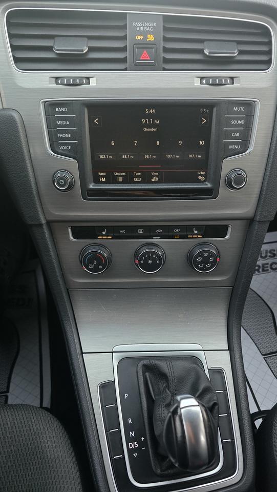 2016 Volkswagen Golf TSI SE Photo