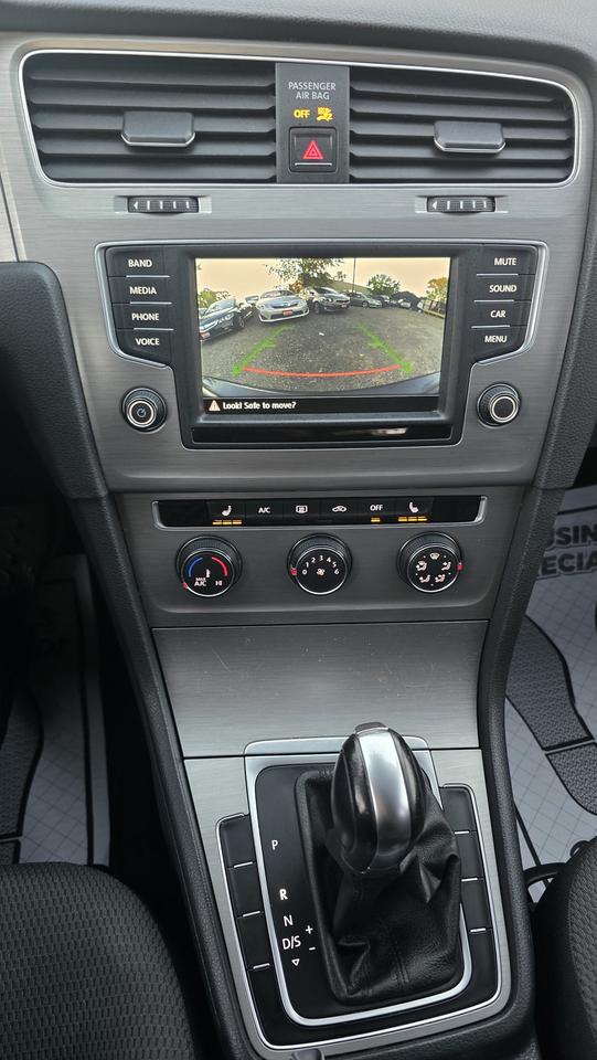 2016 Volkswagen Golf TSI SE Photo