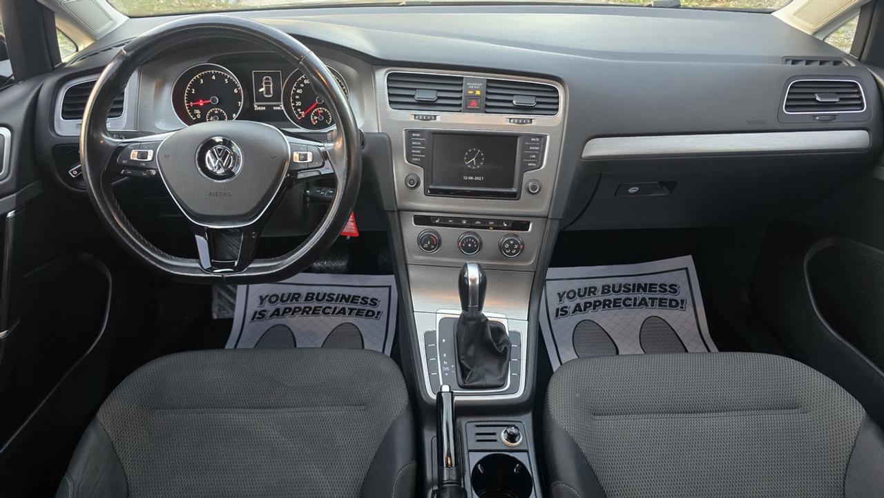 2016 Volkswagen Golf TSI SE Photo