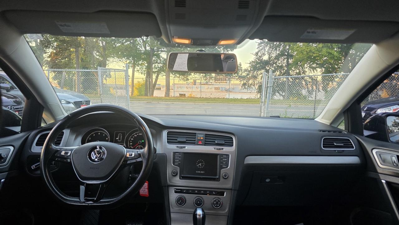 2016 Volkswagen Golf TSI SE Photo