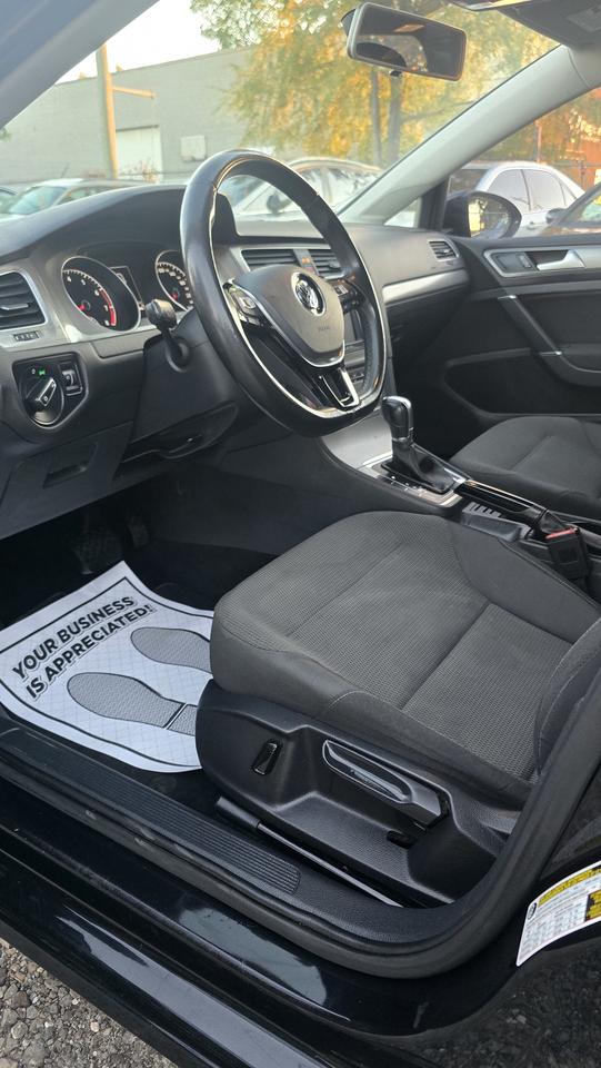 2016 Volkswagen Golf TSI SE Photo