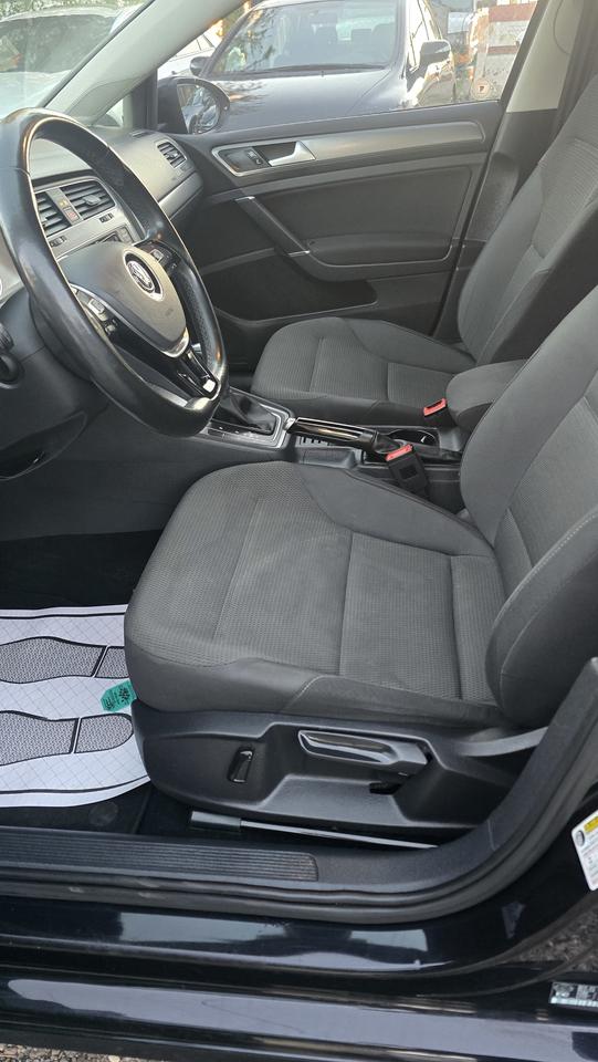 2016 Volkswagen Golf TSI SE Photo