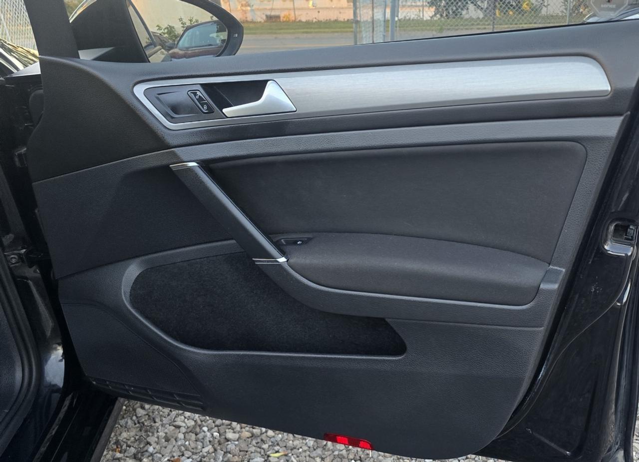 2016 Volkswagen Golf TSI SE Photo