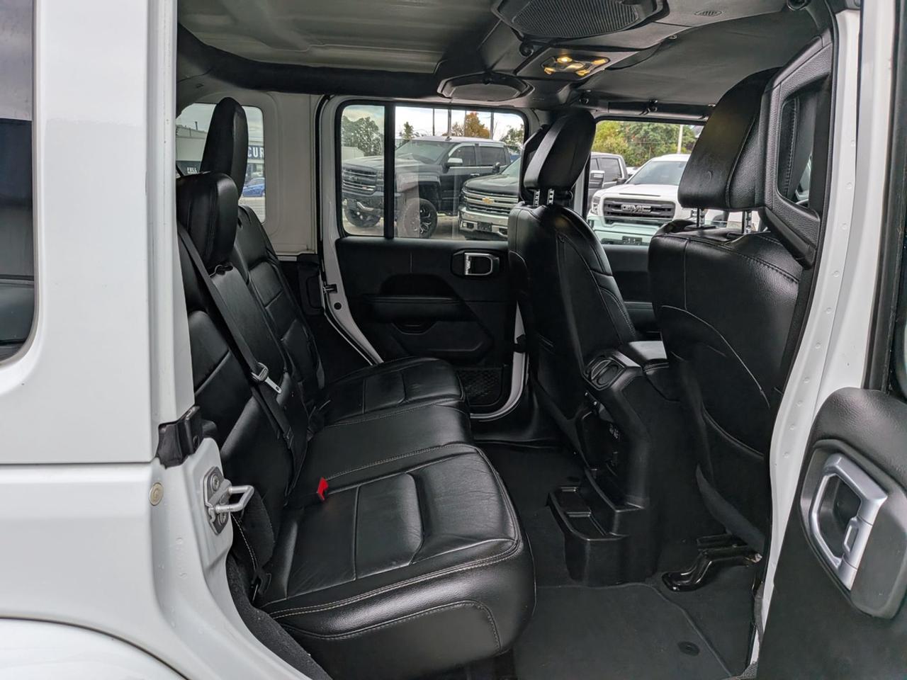 2019 Jeep WRANGLER UNLIMITED Sahara Photo