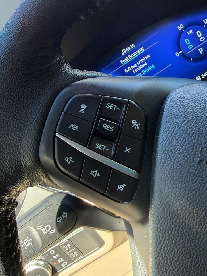 2020 Ford Escape Hybrid Titanium Photo