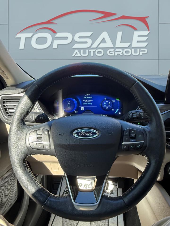 2020 Ford Escape Hybrid Titanium Photo