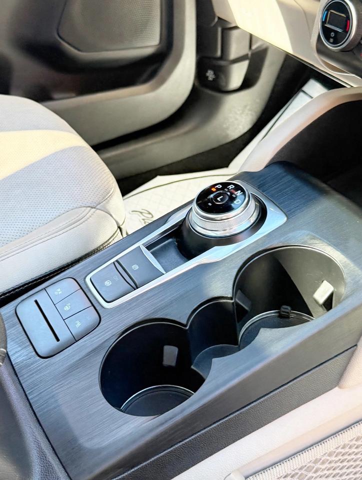 2020 Ford Escape Hybrid Titanium Photo