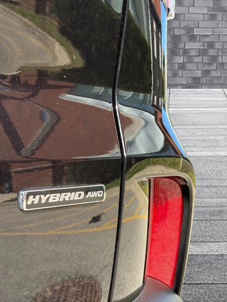 2020 Ford Escape Hybrid Titanium Photo