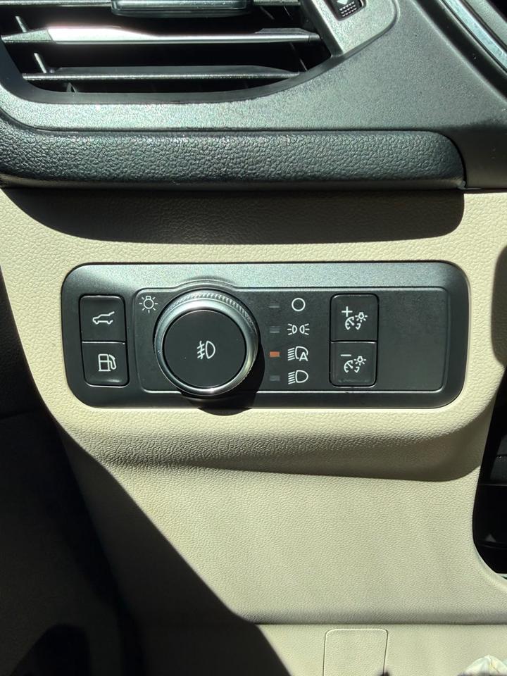 2020 Ford Escape Hybrid Titanium Photo