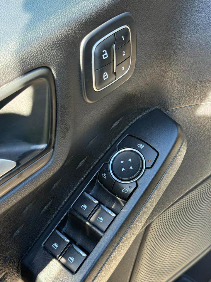 2020 Ford Escape Hybrid Titanium Photo