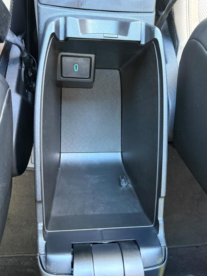 2020 Ford Escape Hybrid Titanium Photo