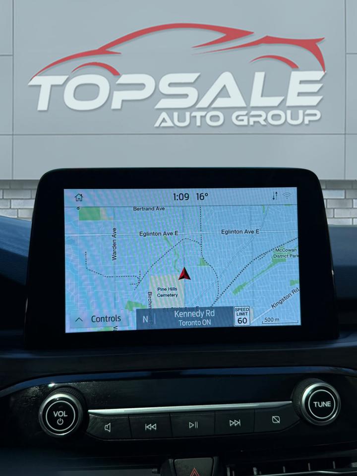 2020 Ford Escape Hybrid Titanium Photo