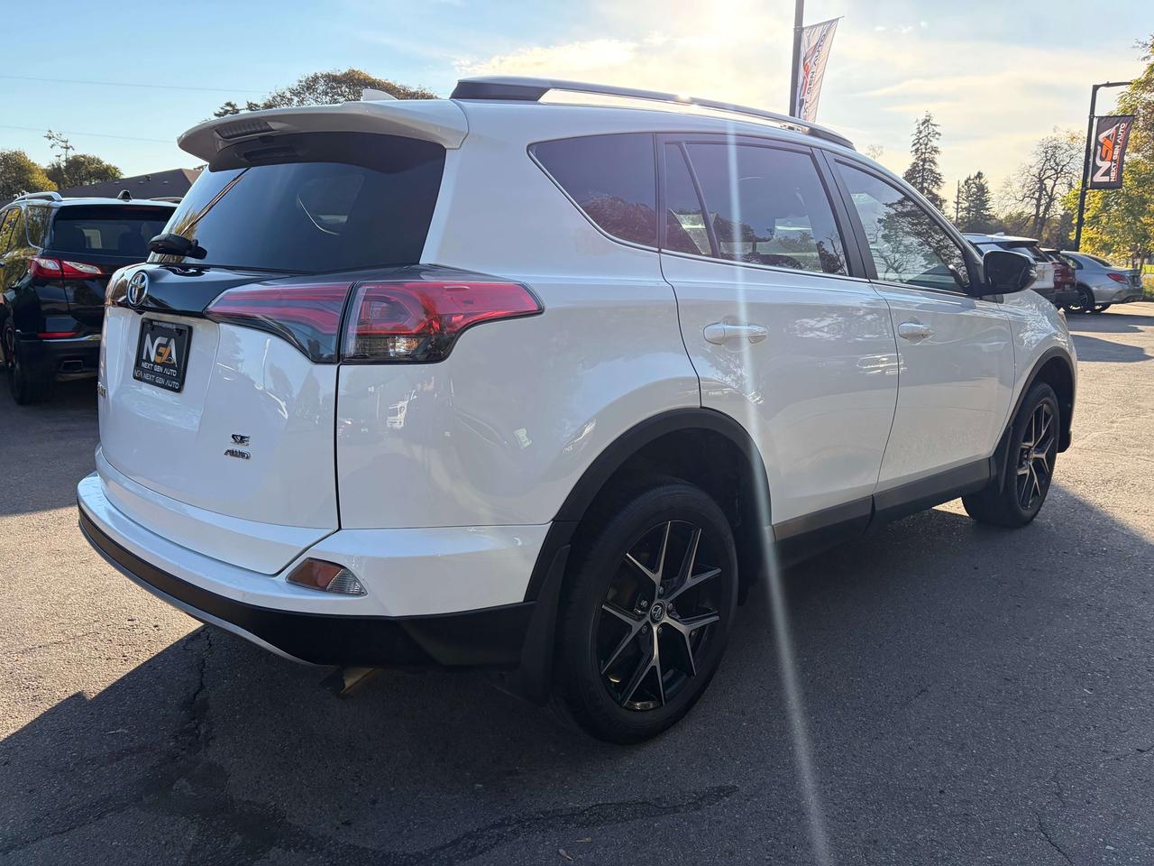 2017 Toyota RAV4 SE AWD Leather Navigation Moonroof Clean CARF Photo