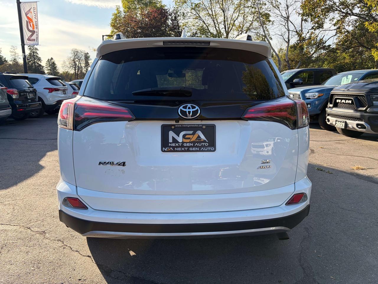 2017 Toyota RAV4 SE AWD Leather Navigation Moonroof Clean CARF Photo