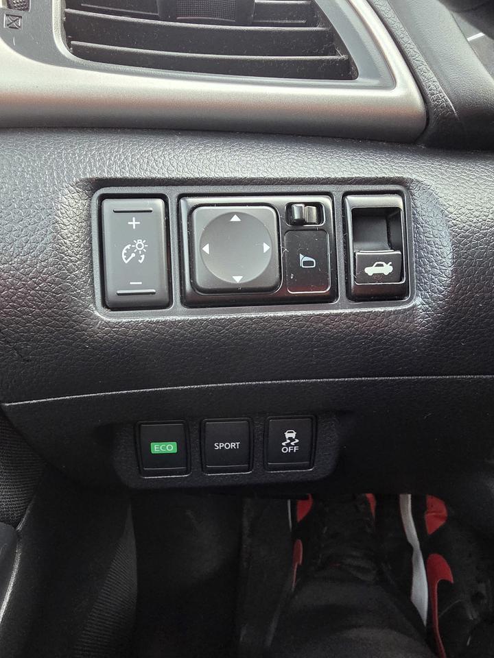 2015 Nissan Sentra SV Photo