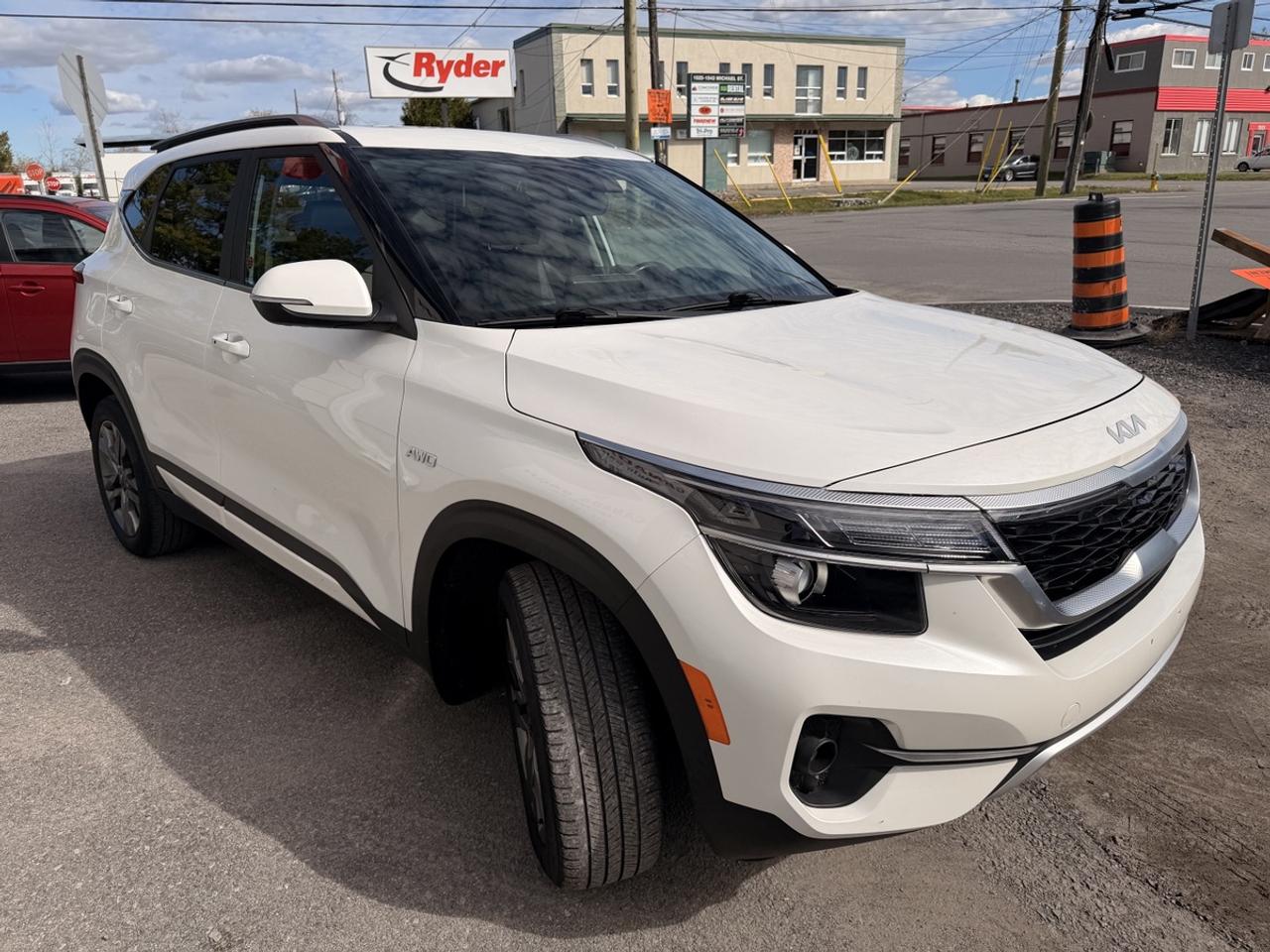 2022 Kia Seltos EX Photo2