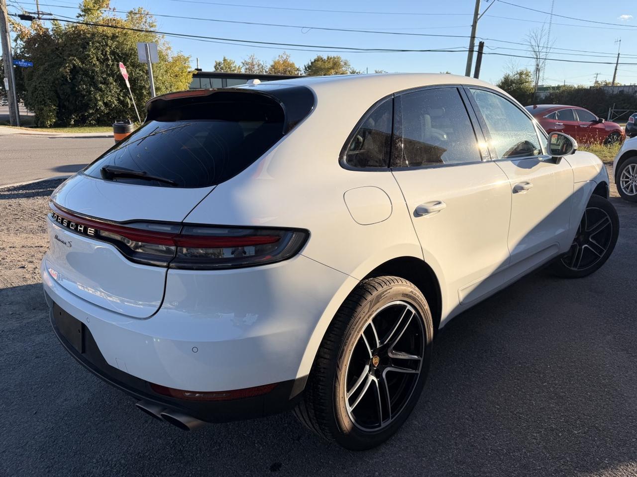 2020 Porsche Macan S Photo3
